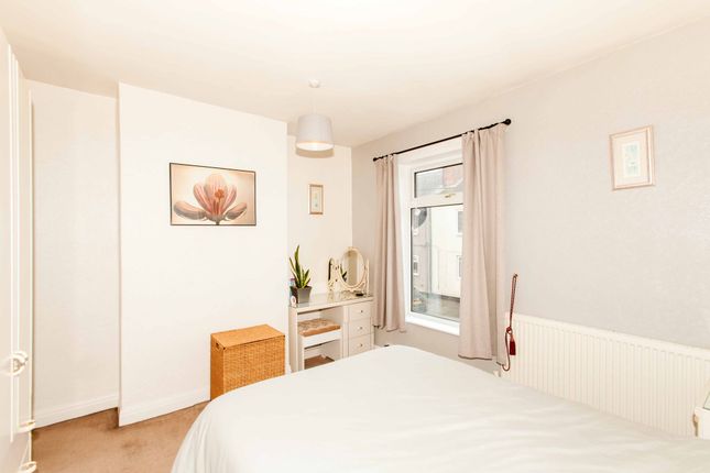 6 Appletree Road, Chesterfield photo 3