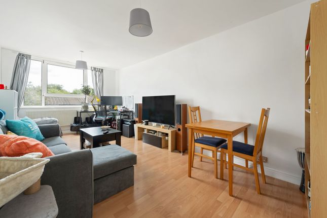 Flat to rent in Northcote Road, Teyham Court