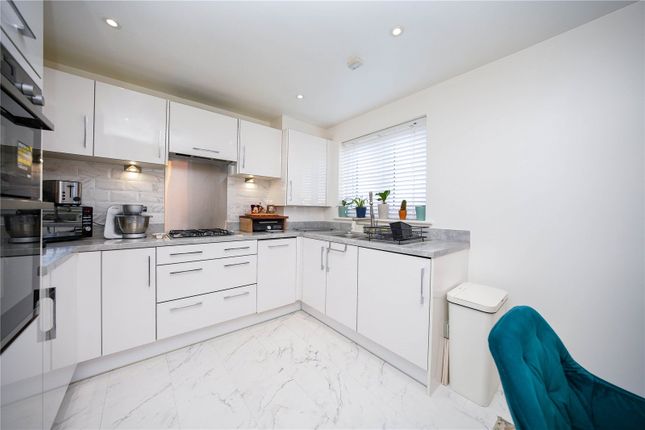 27, Gilbert Way, Maidstone photo 4