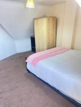Room 7 2, Station Approach photo 4