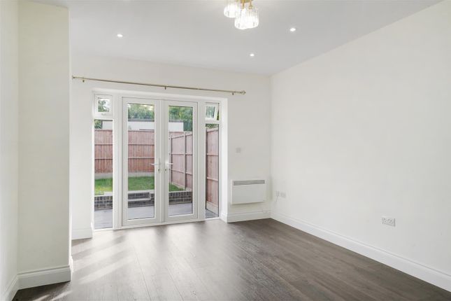 61A, Whitton Avenue East, Greenford photo 4