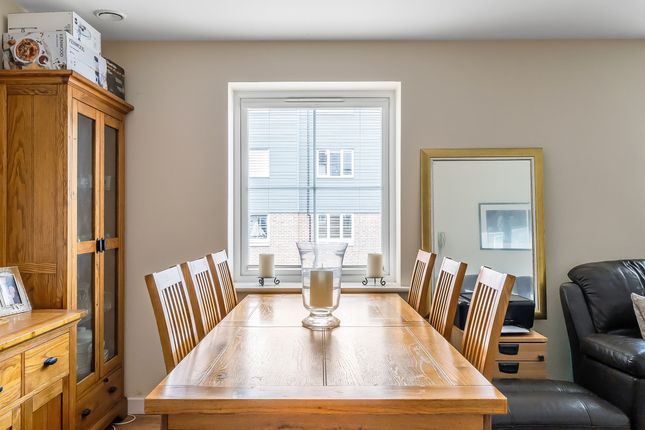 12 Swinton Court, Sevenoaks photo 4