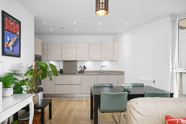 Flat for sale in Sheave Court, Bow, London
