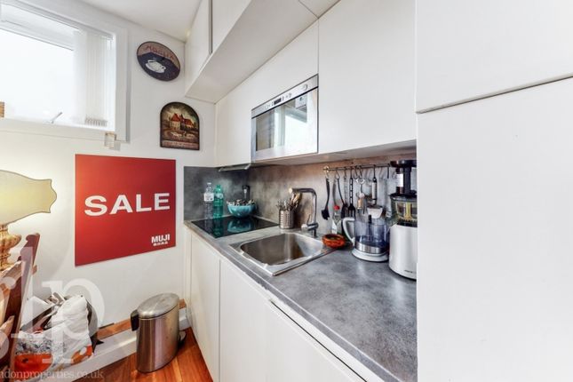 Flat to rent in Dean Street, London