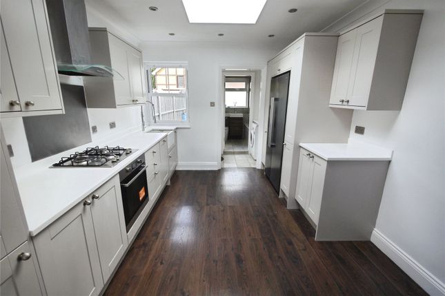 255, Coxtie Green Road, Brentwood photo 2