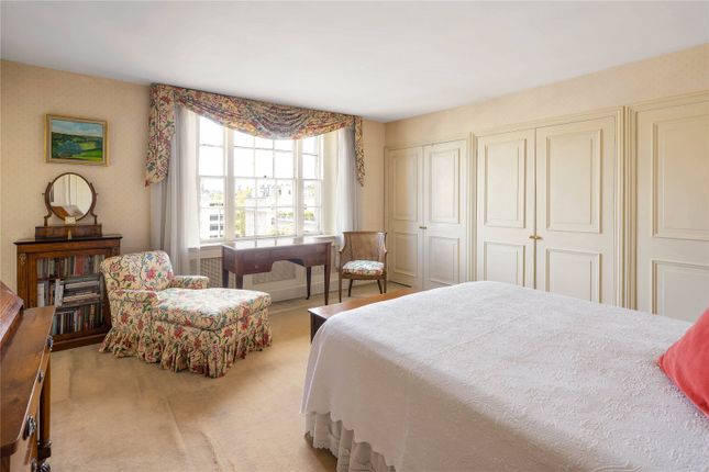 Flat for sale in Eaton Place, London