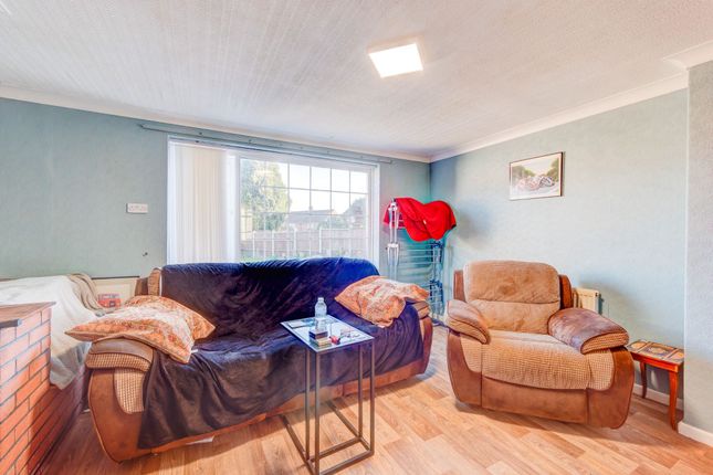 10 Ramsden Crescent, Worksop photo 3