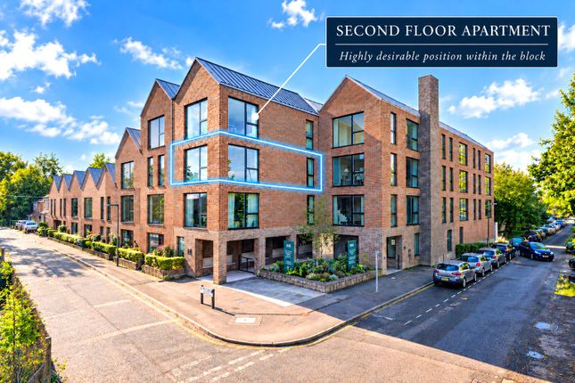 2-bed flat on Horsell Moor, Surrey, £415,000