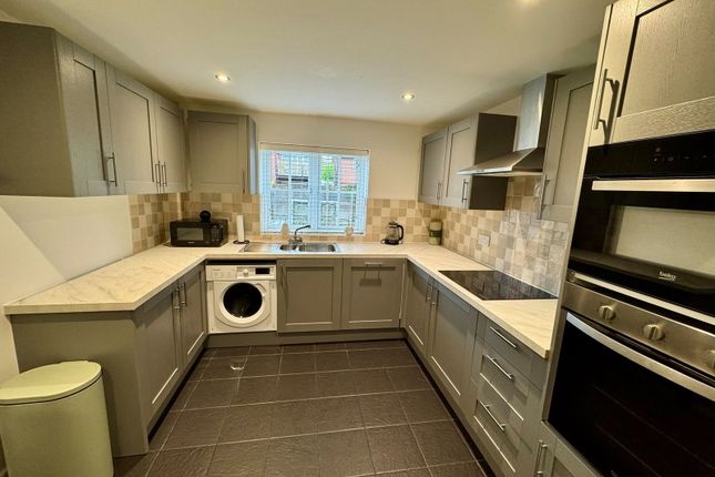 3, Bishop Close, Ashford photo 2