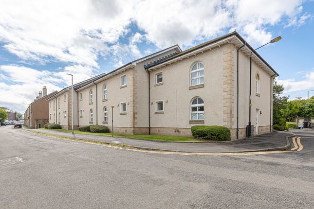 Thumbnail Flat for sale in Claycrofts Place, Stirling