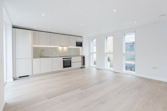 Flat 5, 18, Fouberts Place, London photo 3