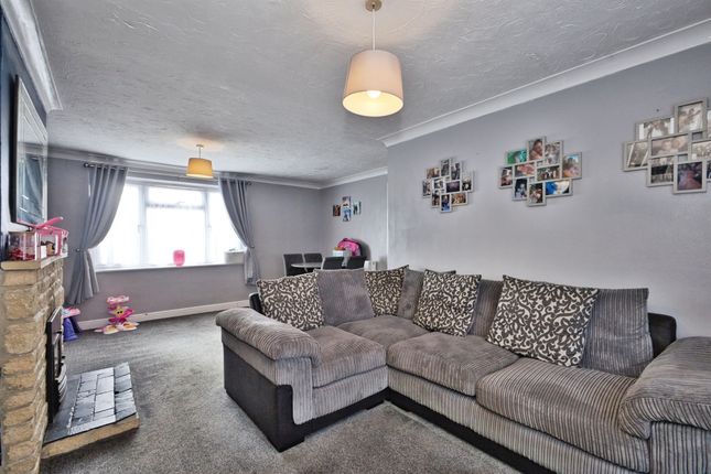 64, Great Orchard, Yeovil photo 3
