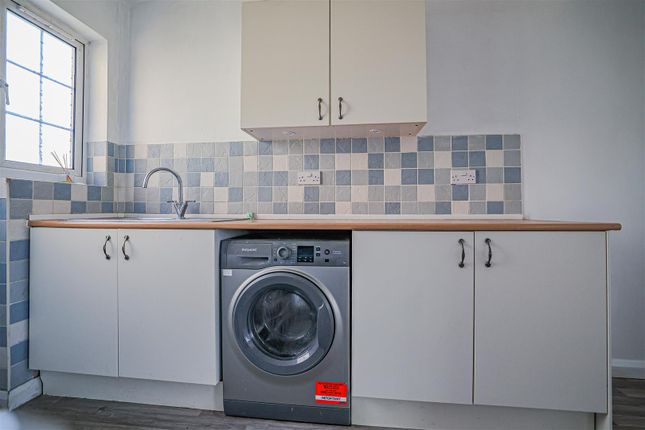 25a, Lawn Lane, Hemel Hempstead photo 3