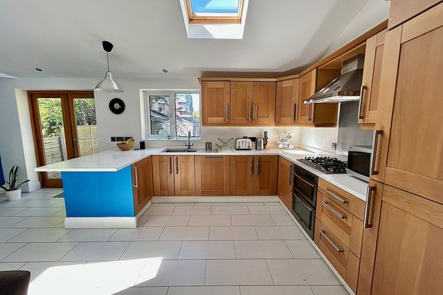 258 Parrs Wood Road, Manchester photo 2
