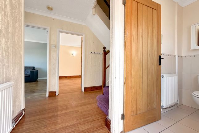 53 Forest Avenue, Hengoed photo 3