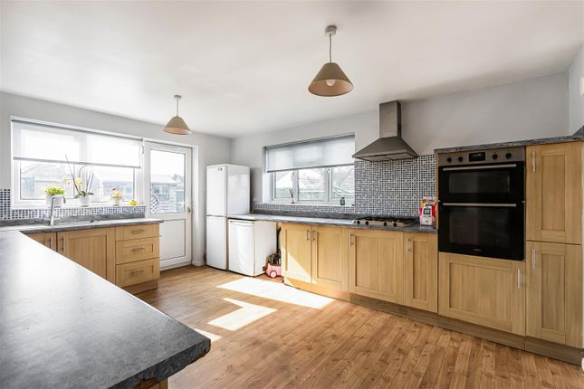 2, Warwick Close, Hertford photo 3