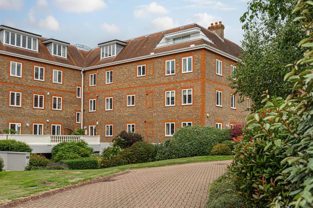 Thumbnail Flat for sale in Batts Hill, Reigate