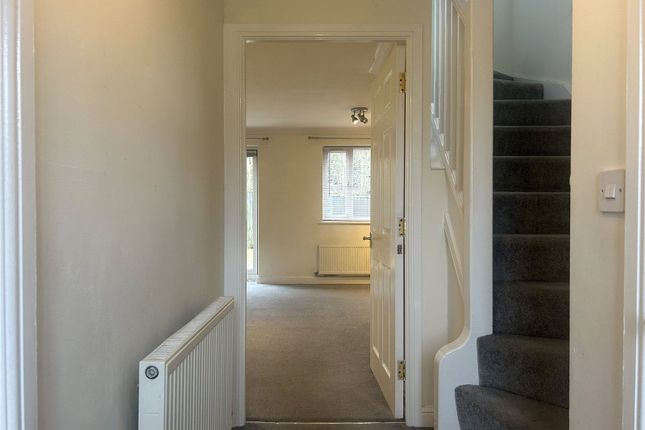 2, Laxey Close, Oldham photo 2
