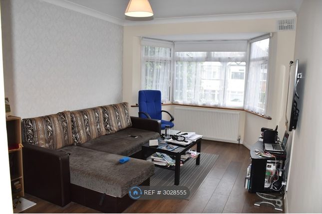 Amesbury Road, Feltham photo 4
