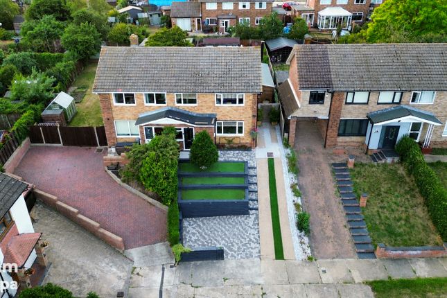 16, Booth Avenue, Colchester photo 2