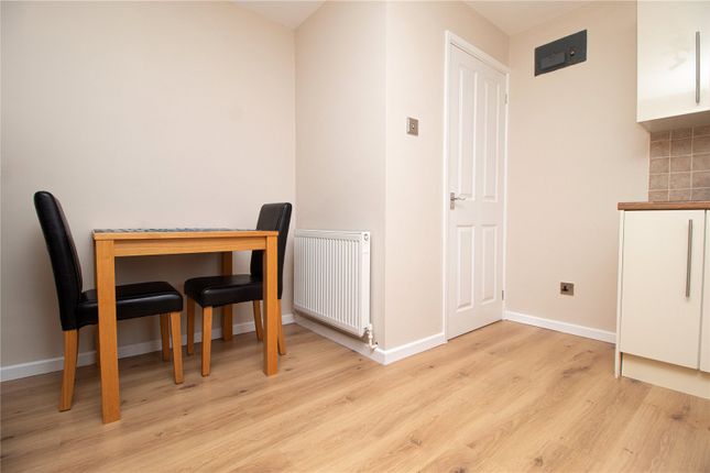 18, Stonehill Rise, Barnsley photo 4