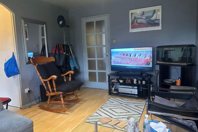 96, Cornmow Drive, London photo 4
