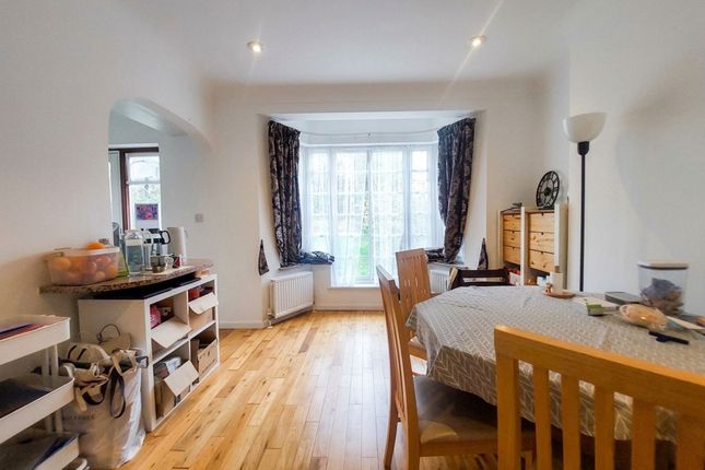 14 Steynings Way, London photo 3