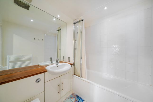 87 Metcalfe Court,, John Harrison Way, Greenwich Peninsula photo 4