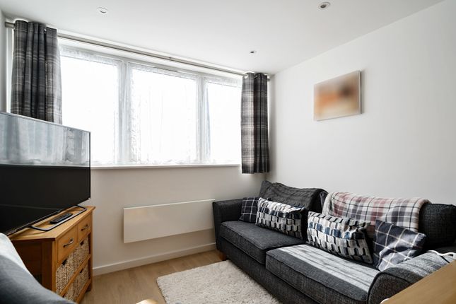 Studio for sale in River Court, Woking