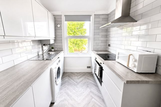 Upper Flat, 209, Bellingham Road, London photo 3