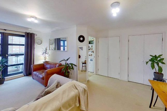Flat to rent in Back Church Lane, Aldgate, London