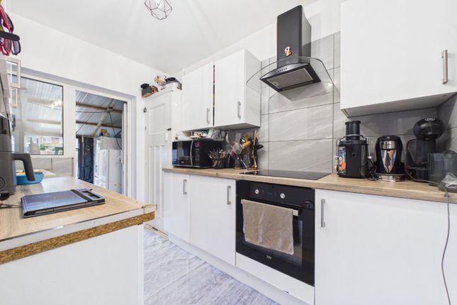 48, Windermere Road, Reading photo 2