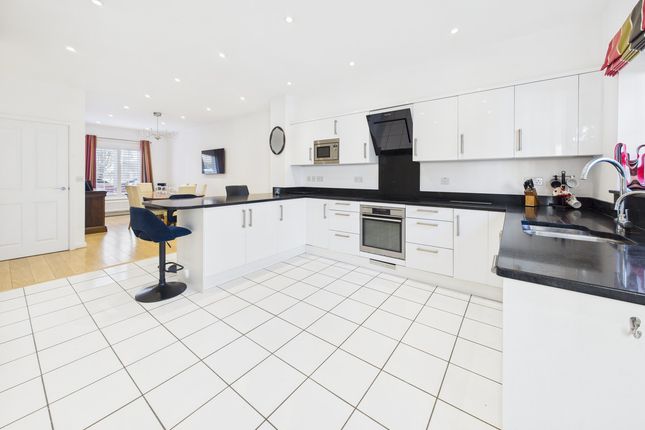 4, Brockswood Drive, Hemel Hempstead photo 2