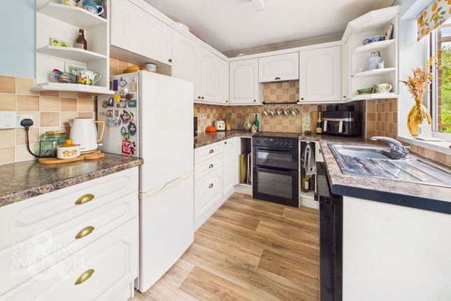 9 Newton Close, Norwich photo 4