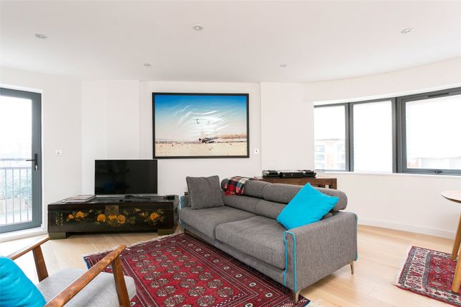 Flat 6, Watergarden Apartments, 123, Sceptre Road, London photo 3