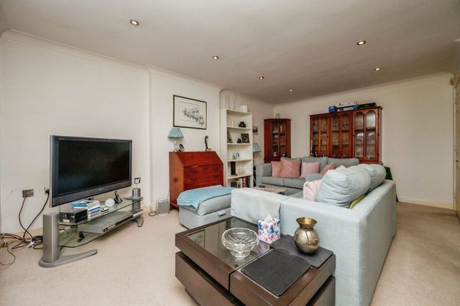 5, Woodfield, Stourbridge photo 4