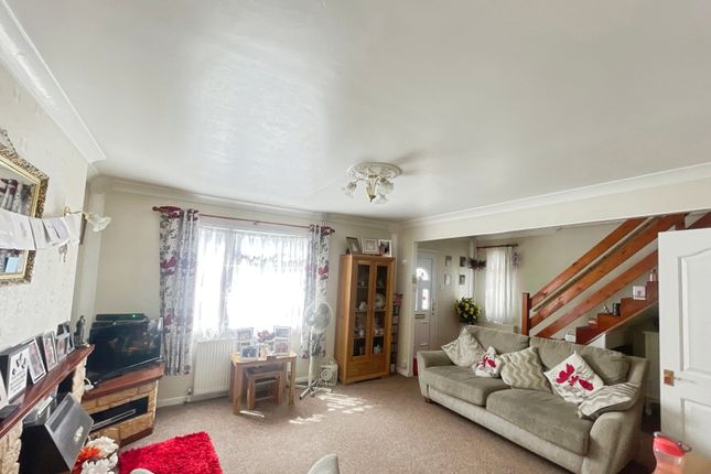 14, Kirkcaldy Green, Hertfordshire photo 2