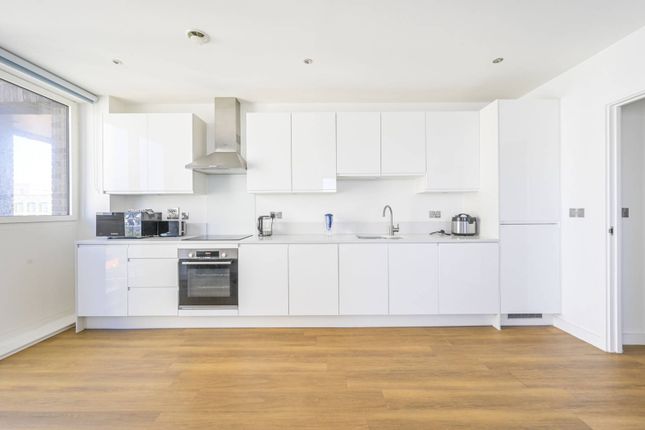 Flat for sale in Shackleton Way, Gallions Reach, London