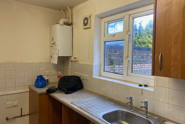 Bungalow to rent in Tockley Road, Slough