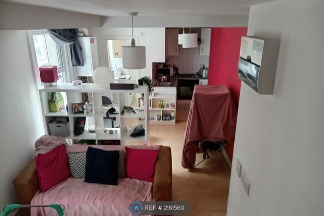 Thumbnail Flat to rent in Landor Road, London