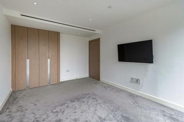 Flat for sale in Admiralty House, London Dock