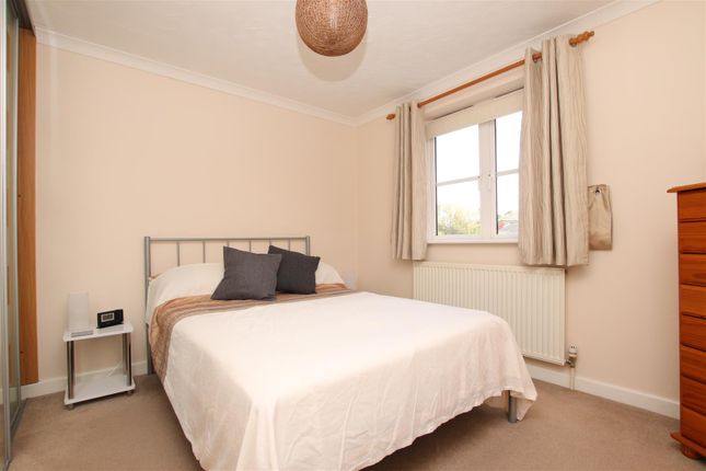 21, Lewis Crescent, Exeter photo 4