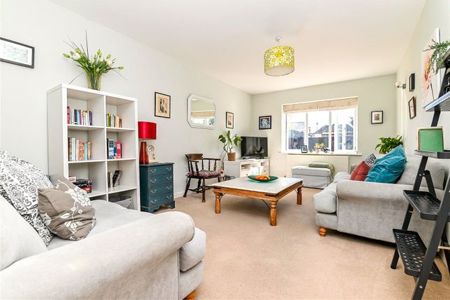 5, Wellingtonia Gardens, Lymington photo 2