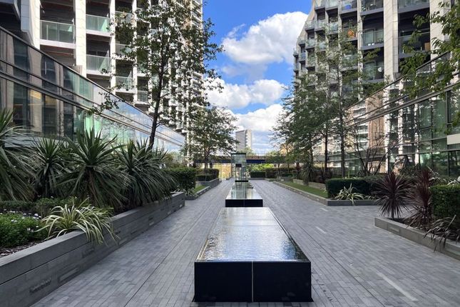 Flat for sale in Baltimore Wharf, Crossharbour