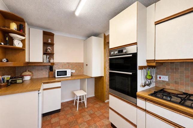 36, Valebridge Drive, Burgess Hill photo 3