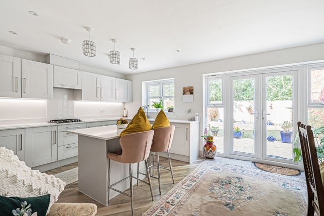 14, Goslings Place, Farnham photo 3