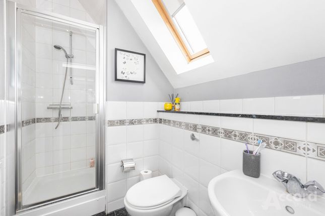 15 Wallace Way, Romford photo 4