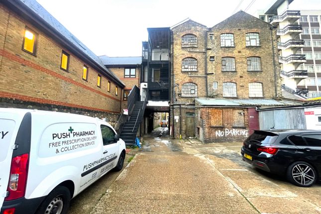 Warehouse to let in Romford Road, Forest Gate