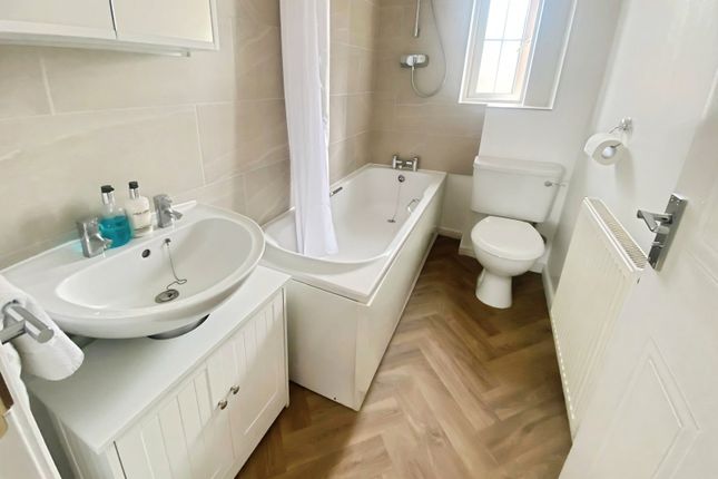 6, Hedge Way, Warwickshire photo 4