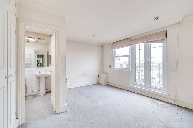 Flat for sale in Fulham Road, Fulham, London
